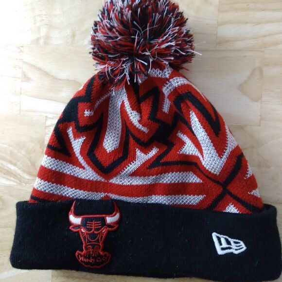 New Era Hardwood Classics Chicago Bulls Pom Beanie Winter Hat - Picture 1 of 5